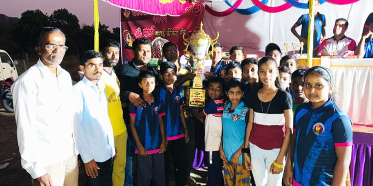 नीर 11 ताजपूर ठरला शेकाप चषकाचा मानकरी