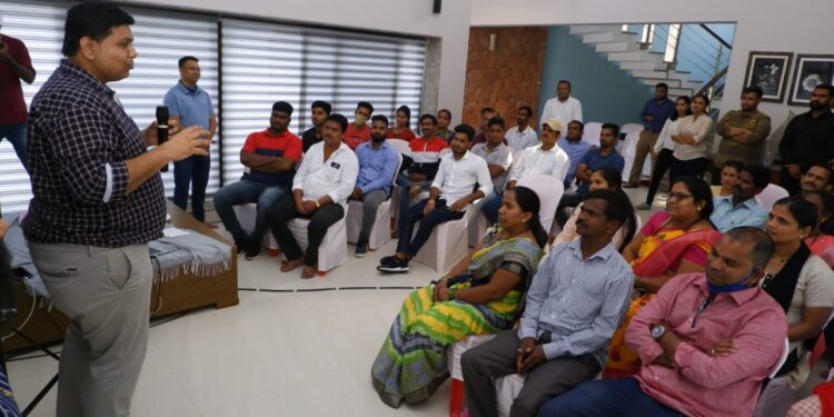 स्टे व्हिस्टातर्फे केअर टेकर्सची ‘केअर’