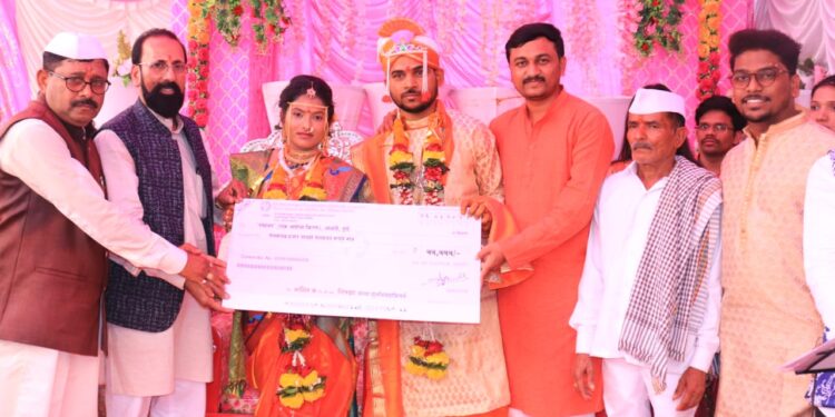 लग्नातील आहेर सामाजिक संस्थेला दान