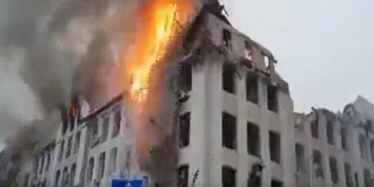 रशियाने पोलीस हेडक्वार्टर्ससह प्रसुतीगृहावरही केले बॉम्ब हल्ले