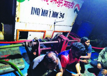 भर समुद्रातील सहा तासांचा थरार