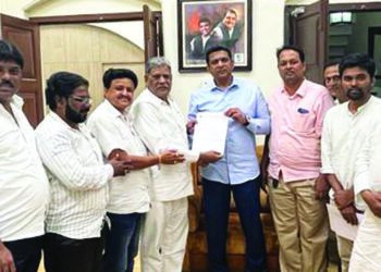 मत्स्य सचिव आणि आयुक्तांच्या मनमानी विरोधात मच्छिमारांचे आक्रोश आंदोलन