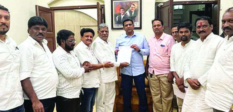 मत्स्य सचिव आणि आयुक्तांच्या मनमानी विरोधात मच्छिमारांचे आक्रोश आंदोलन