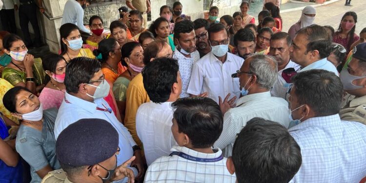 न्हावे ग्रामस्थांची पाण्यासाठी सिडको भवनावर धडक