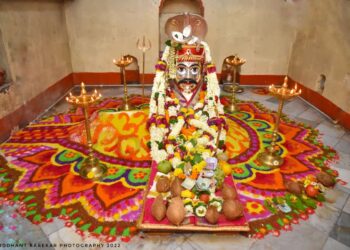 तांदूळाच्या रांगोळीने श्री विरेश्‍वर महाराज सजले