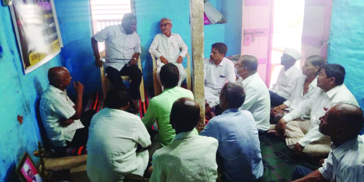 आ. जयंत पाटील यांची पुगाव येथे सांत्वनपर भेट