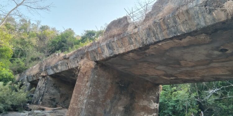 पडसरे पुल मोजतेय अखेरची घटका