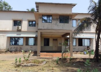 कोरोना कहर ओसरला : कोविडसेंटर पासून मुरुड विश्रामगृहांची सुटका कधी?