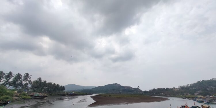 मुरूडकरांवर अवकाळी पावसाचे सावट