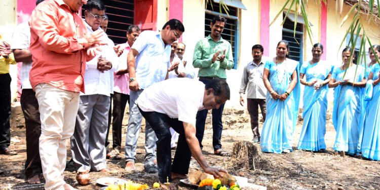 शेकापनेच गरीबांपर्यंत शिक्षण पोहचविले – पंडित पाटील यांचे प्रतिपादन