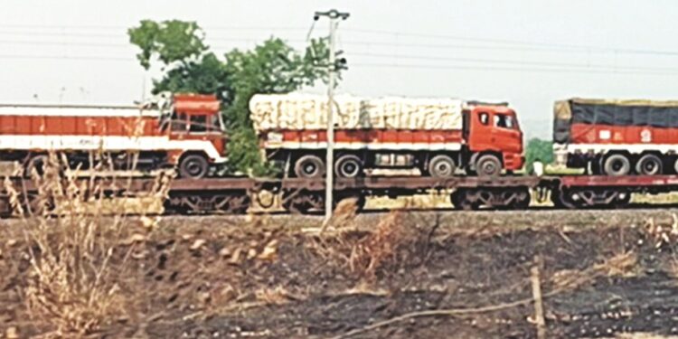 शेकडो एकर जमिनीवर भूसंपादनाचा शेरा