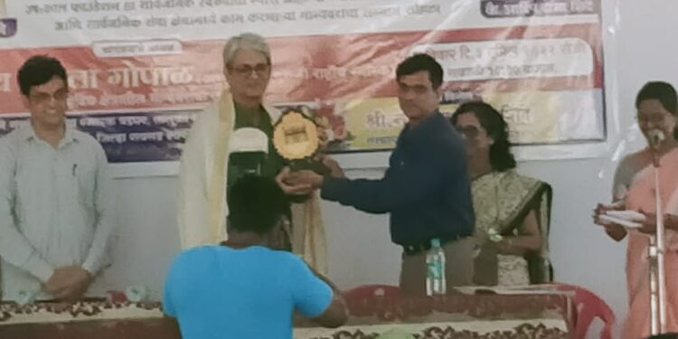 उष:काल फाऊंडेशनतर्फे कर्मचार्‍यांचा गौरव