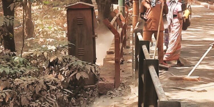 एमएमआरडीएच्या कामात राबताहेत नगरपरिषदेचे कामगार