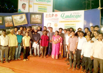 माथेरानचा निसर्ग उतरला कॅनव्हासवर