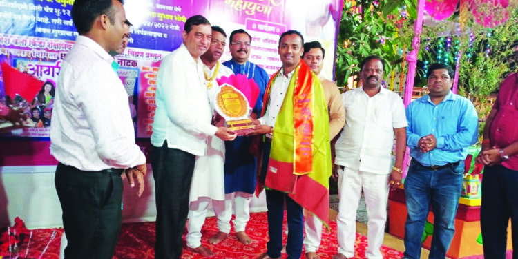 पत्रकार मयूर तांबडेंचा सन्मान