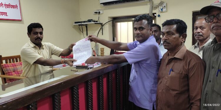 दगडखाण उत्खननाने घरांना तडे