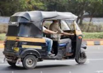 खासगी वाहनातून खुलेआम दारूची वाहतूक