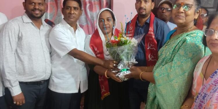 रोह्यात शेकापची घोडदौड सुरूच; राष्ट्रवादीच्या कार्यकर्त्यांचा शेकापमध्ये प्रवेश