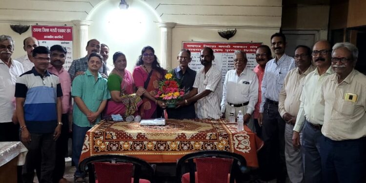 उमेश पवार यांना कोरोनायोद्धा पुरस्कार