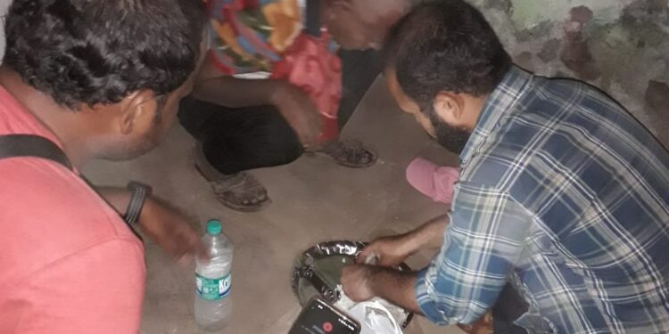 पालीतील सुज्ञ नागरिकाकडून मनोरुग्णाची शुश्रूषा