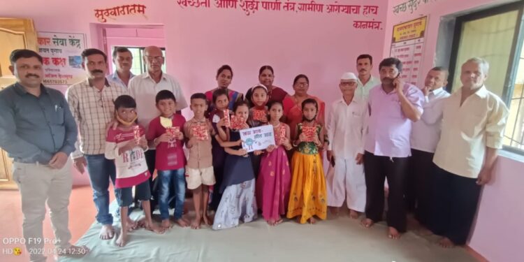 पुगाव येथे गुणवंत विद्यार्थ्यांचा सत्कार