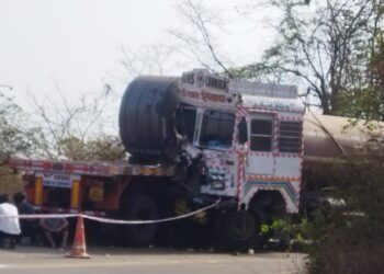 टँकरने दिली ट्रेलरला धडक