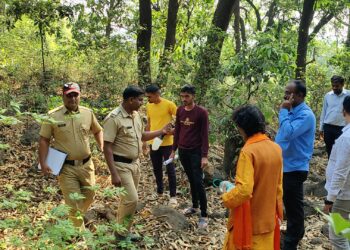 रायगड हादरले! घनदाट जंगलात पेट्रोल टाकून महिलेचा खून