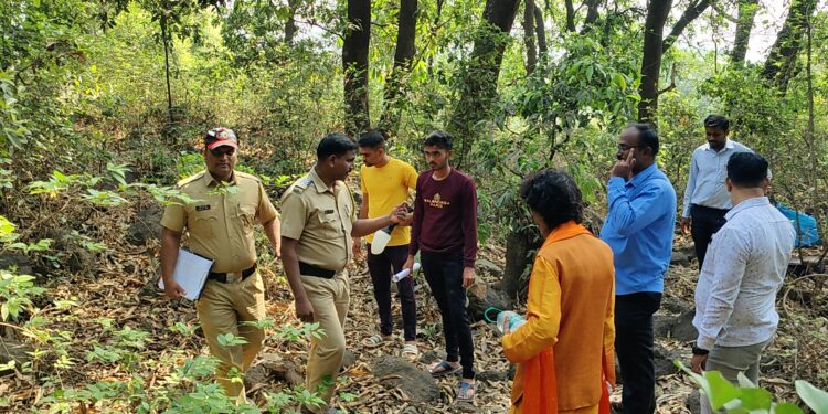 रायगड हादरले! घनदाट जंगलात पेट्रोल टाकून महिलेचा खून