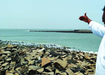 शेकापचे आ.जयंत पाटील यांच्या प्रयत्नातून वरसोली किनारी मार्गदर्शक स्तंभ