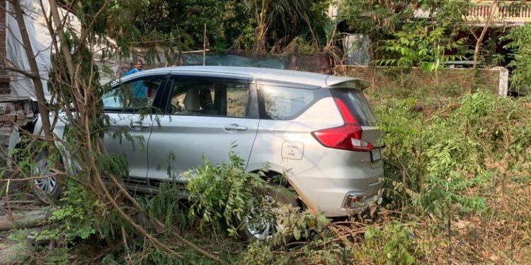 पेझारी-नागोठणे मार्गावर अपघात