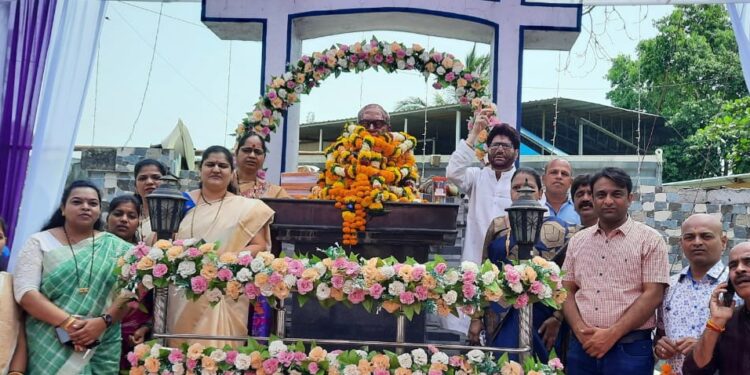 डॉ. बाबासाहेब आंबेडकरांना कर्जत नगरपरिषदेतर्फे अभिवादन