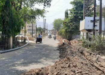 कोल्हारेमध्ये खोदलेल्या रस्त्याबद्दल कारवाई?