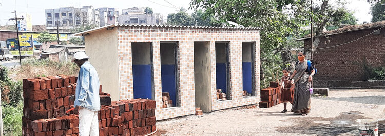 शौचालायची निर्मिती अंतिम टप्प्यात