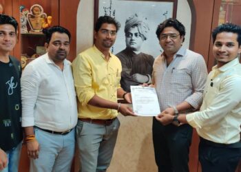 पाणी साचत असल्याने वाहतुक कोंडी