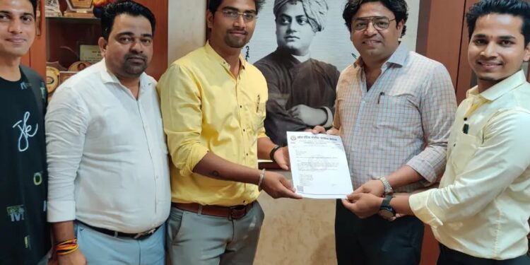 पाणी साचत असल्याने वाहतुक कोंडी