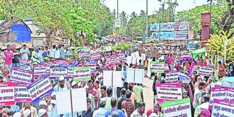 मासेमारी निर्बंधांविरोधात पर्सीननेट धारकांचा मोर्चा