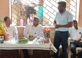 माडभुवन आदिवासी वाडीत विकासकामांचे भूमीपूजन