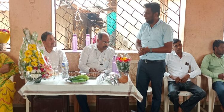 माडभुवन आदिवासी वाडीत विकासकामांचे भूमीपूजन