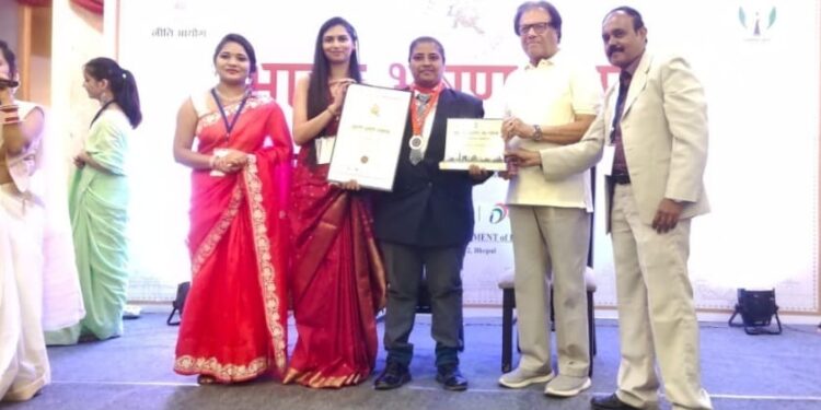 कराटेपटू शितल गायकवाड पुरस्काराने सन्मानित