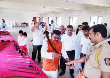 श्रीवर्धन येथे शिवकालीन शस्त्रास्त्रांचे प्रदर्शन