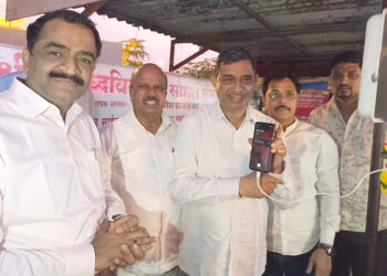 शेकापकडून मोफत मोबाईल चार्जिंग स्टेशन