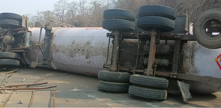 सुकेळी येथे दोन अपघात, पाचजण गंभीर जखमी