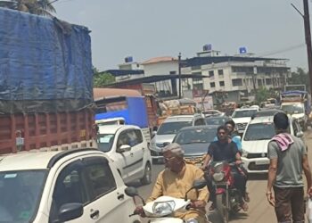 सलग सुट्ट्यांमुळे महामार्गावर चक्का जाम