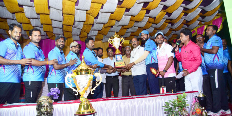 क्रिकेट स्पर्धेतून अपघातग्रस्तांना आधार; अडीच लाखांचा निधी जमा