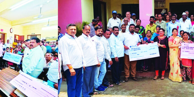 माणगाव नगरपंचायतीतर्फे अनुदानाचे वाटप