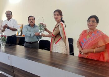 वीर वाजेकर महाविद्यालयात