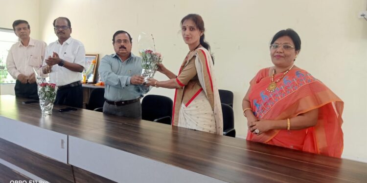 वीर वाजेकर महाविद्यालयात