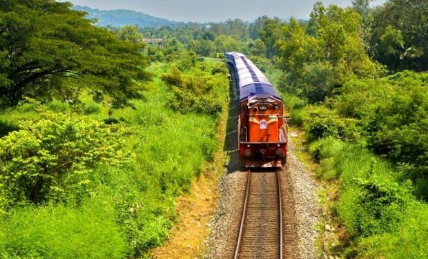 पूर्व मोसमी पावसाने कोकण रेल्वे विस्कळीत