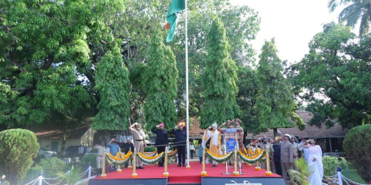 जिल्ह्याच्या सर्वांगीण; विकासासाठी कटिबद्ध