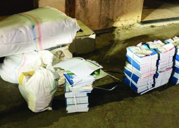 रायगड जि.प.चा अजब कारभार; आरोग्य विभागाचे प्रचार साहित्य रात्री रस्त्यावर!